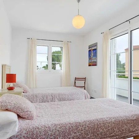 Carolina الايور