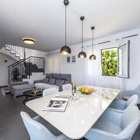 Carolina الايور